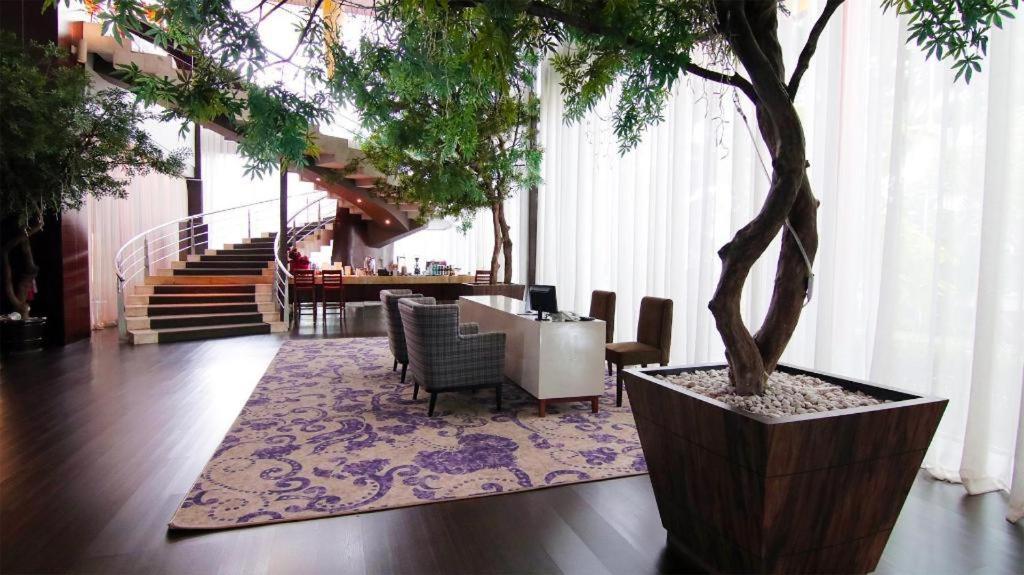 The Arista Hotel Palembang Exteriör bild