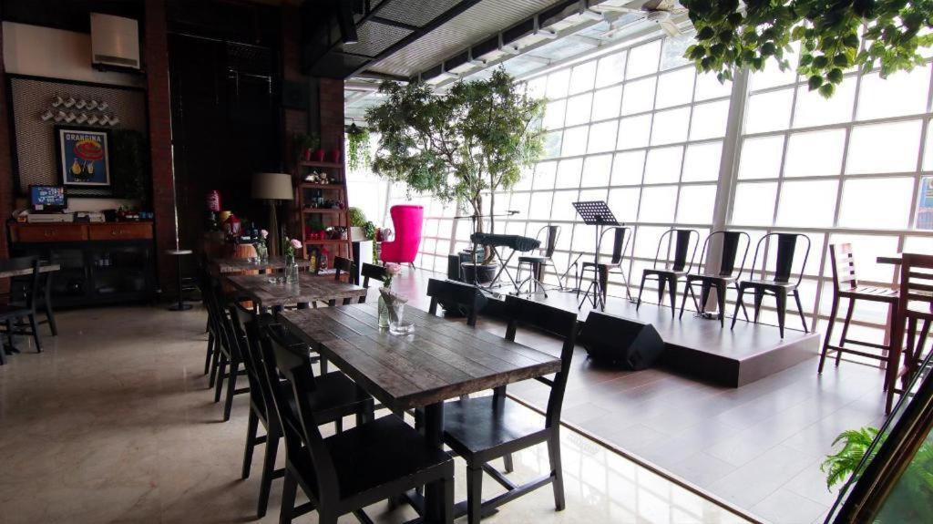 The Arista Hotel Palembang Exteriör bild